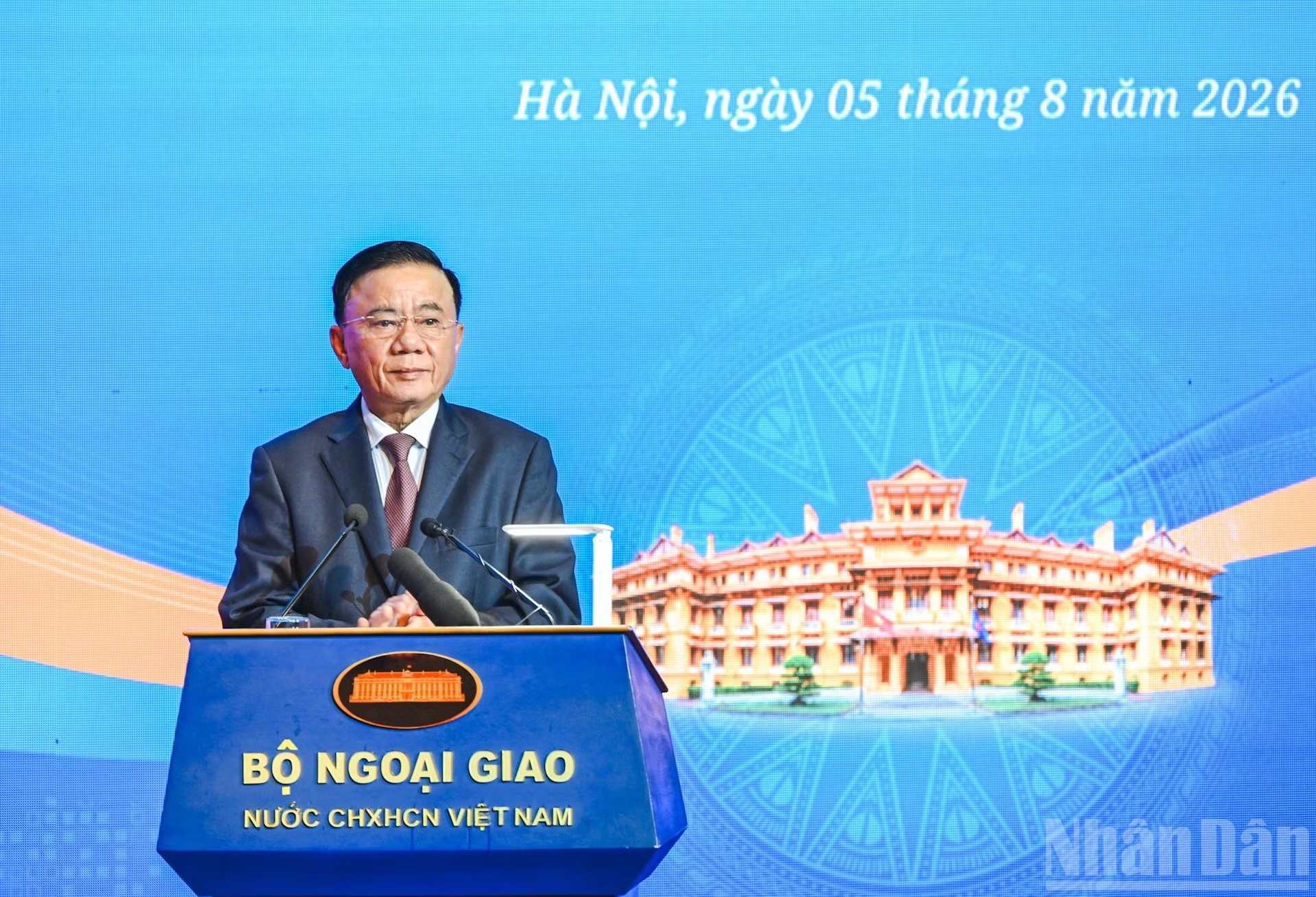 Nâng tầm đối ngoại Đảng để phục vụ phát triển