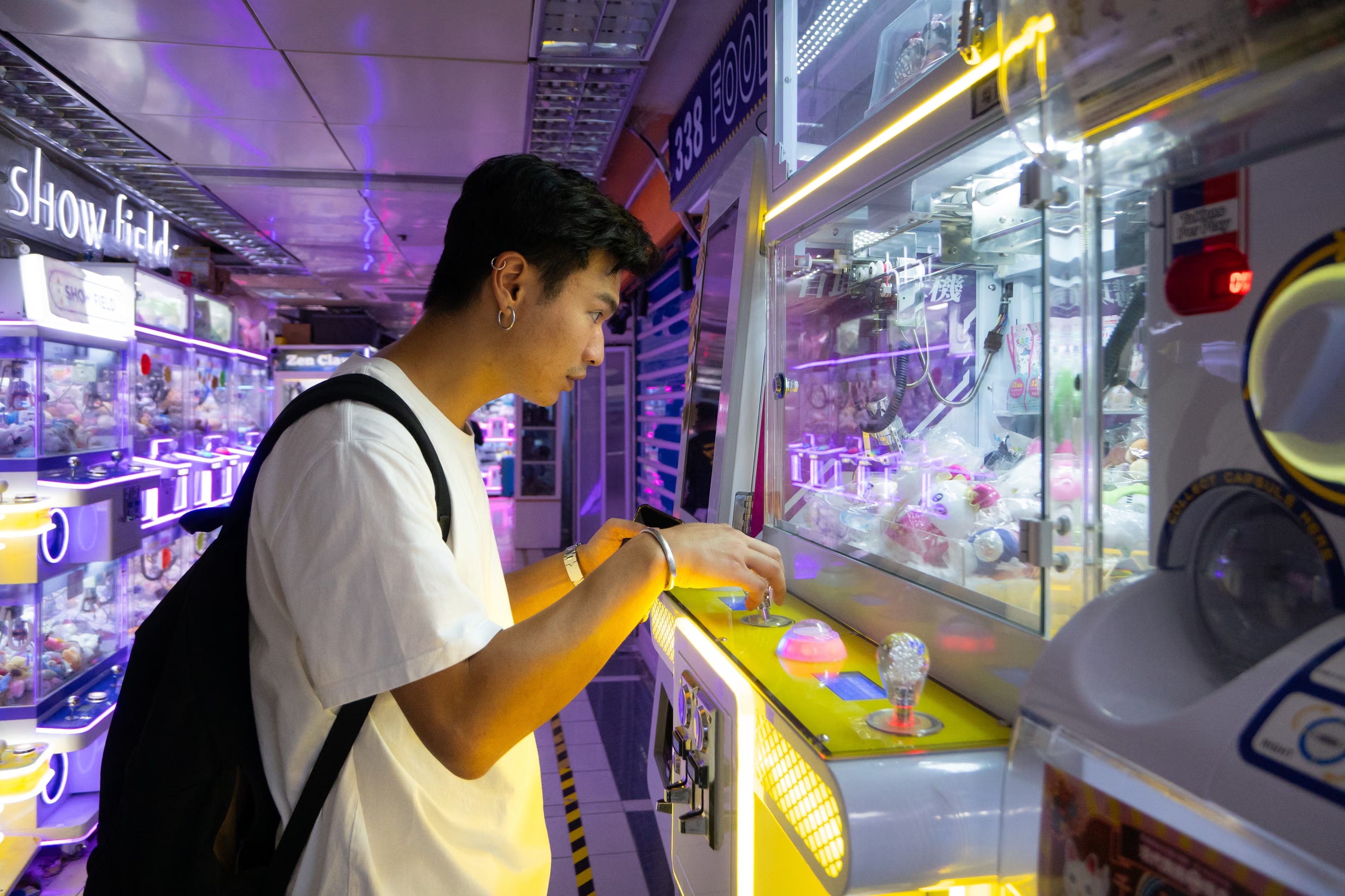Cơn sốt săn Labubu, Pokémon phủ khắp Hong Kong
