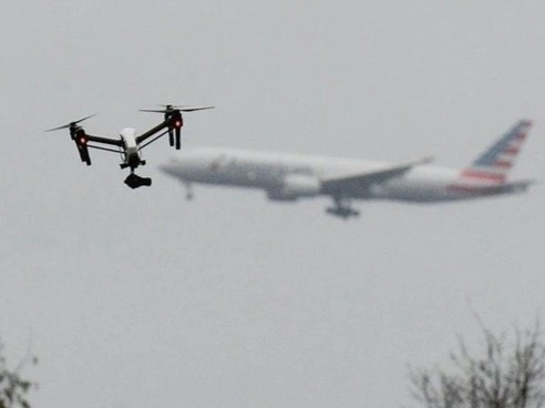 Hóa đơn hàng triệu USD từ một chiếc drone gần đường băng