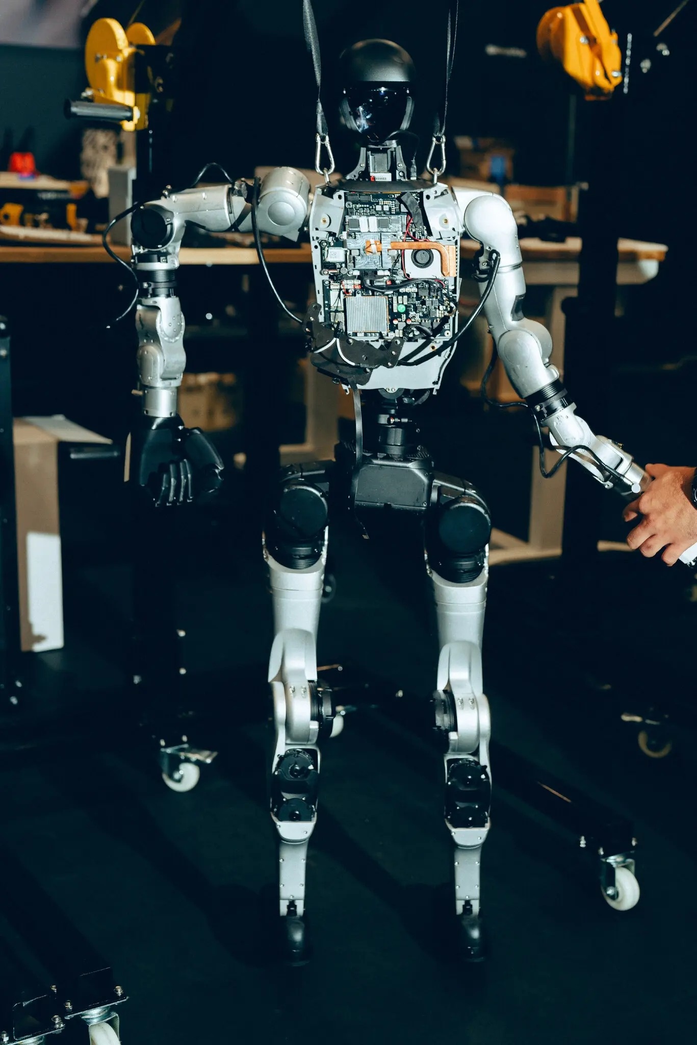 robot h&igrave;nh người ảnh 2