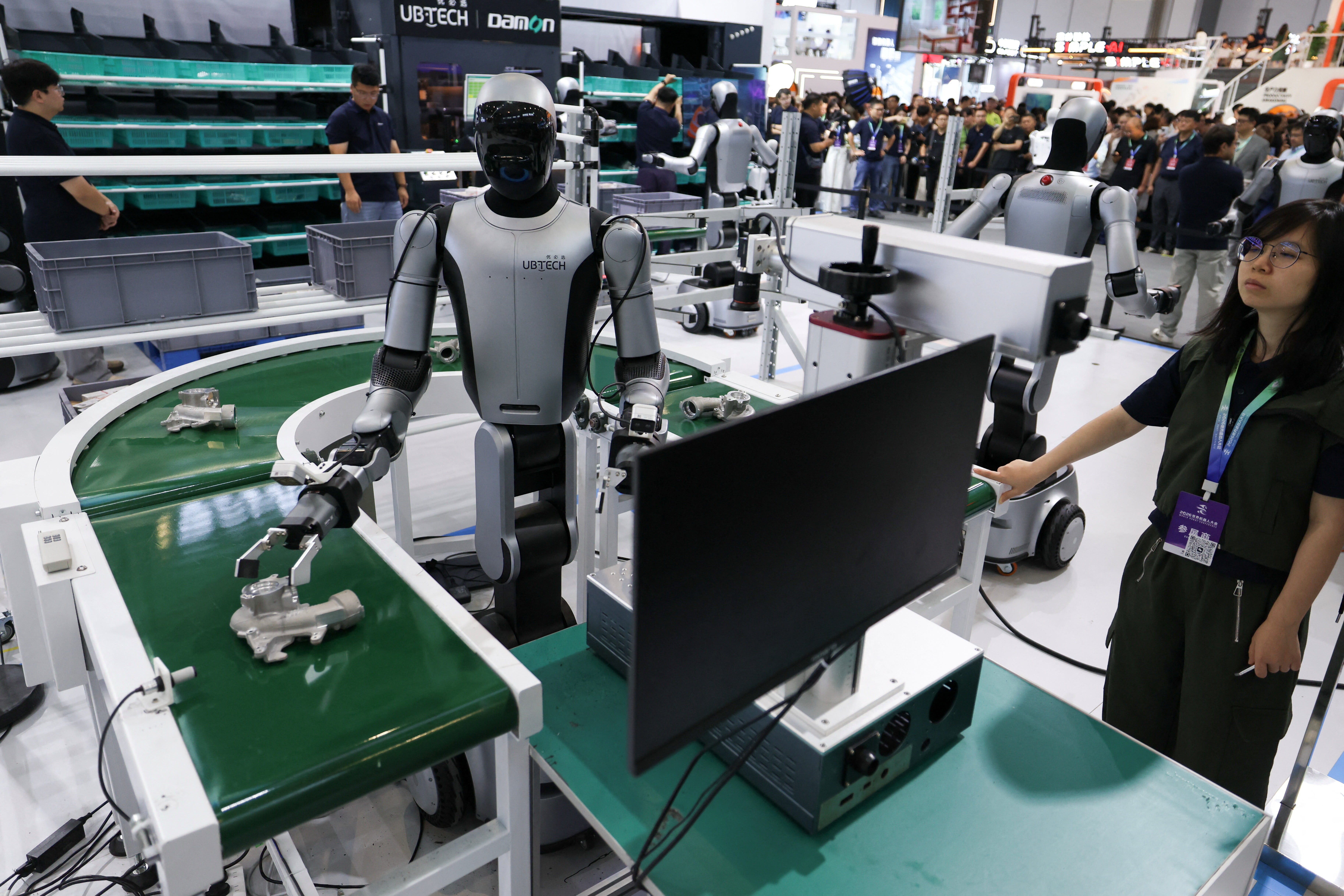 robot h&igrave;nh người ảnh 5
