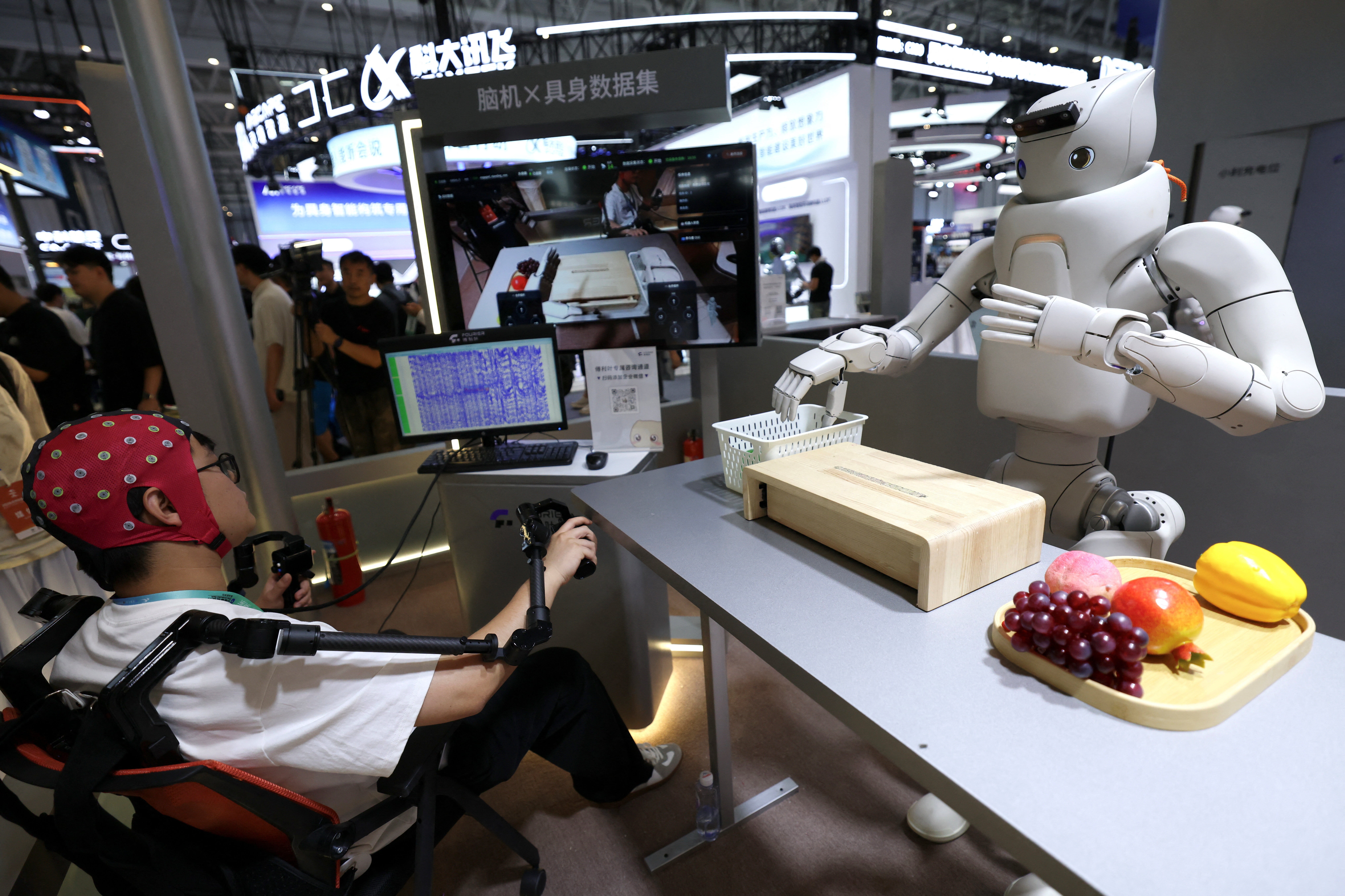 robot h&igrave;nh người ảnh 3
