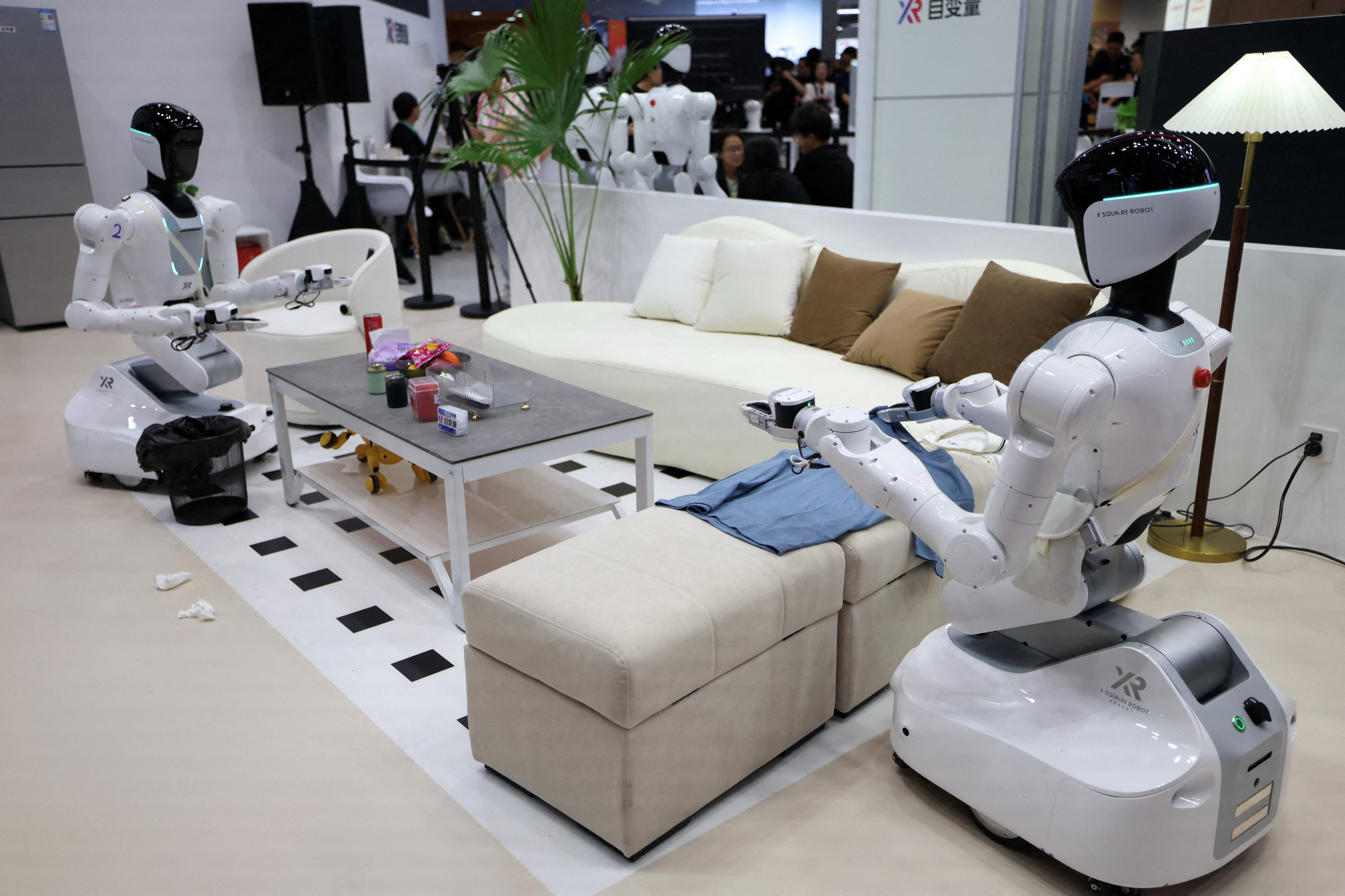 robot h&igrave;nh người ảnh 4