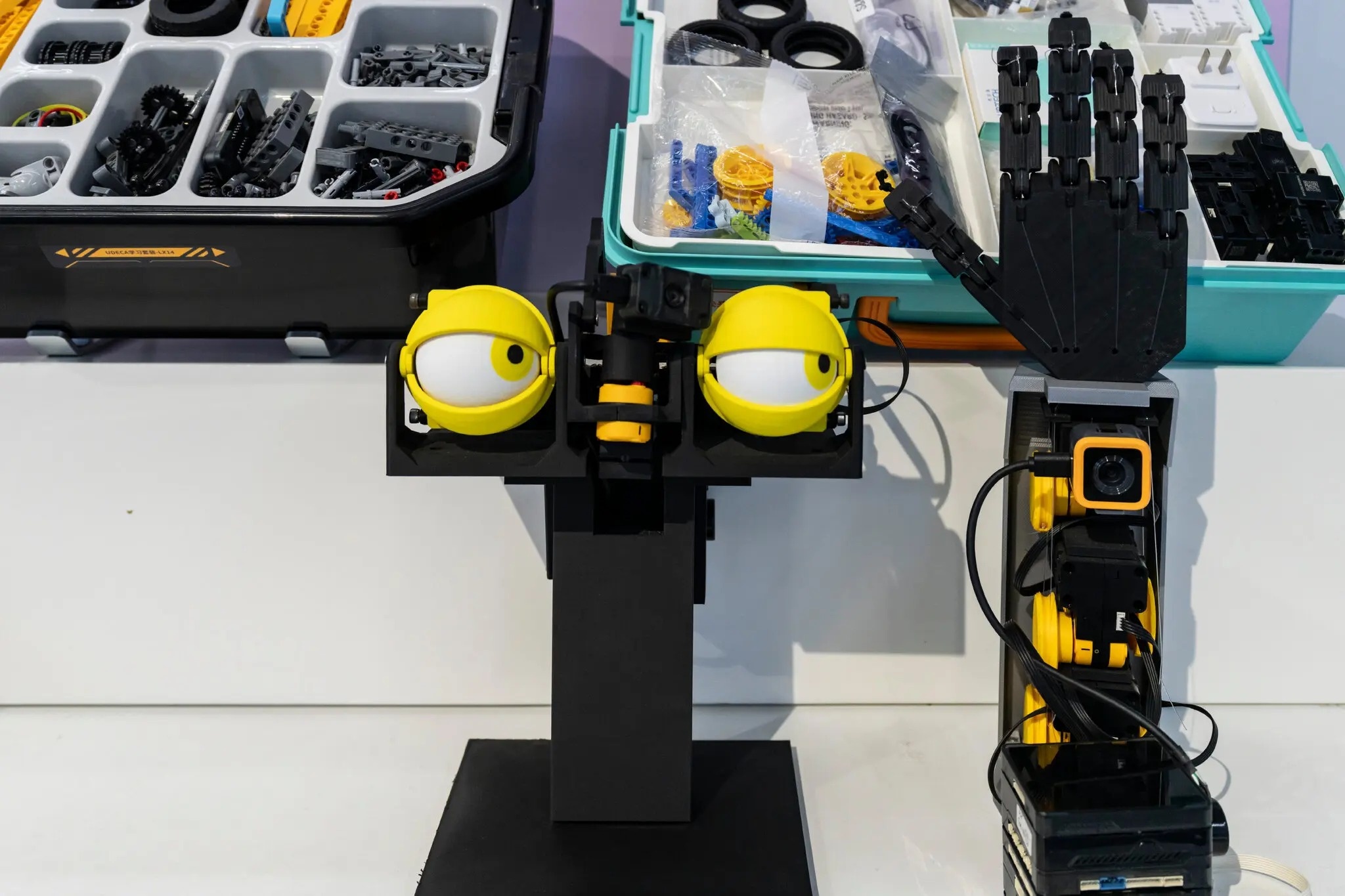robot h&igrave;nh người ảnh 8