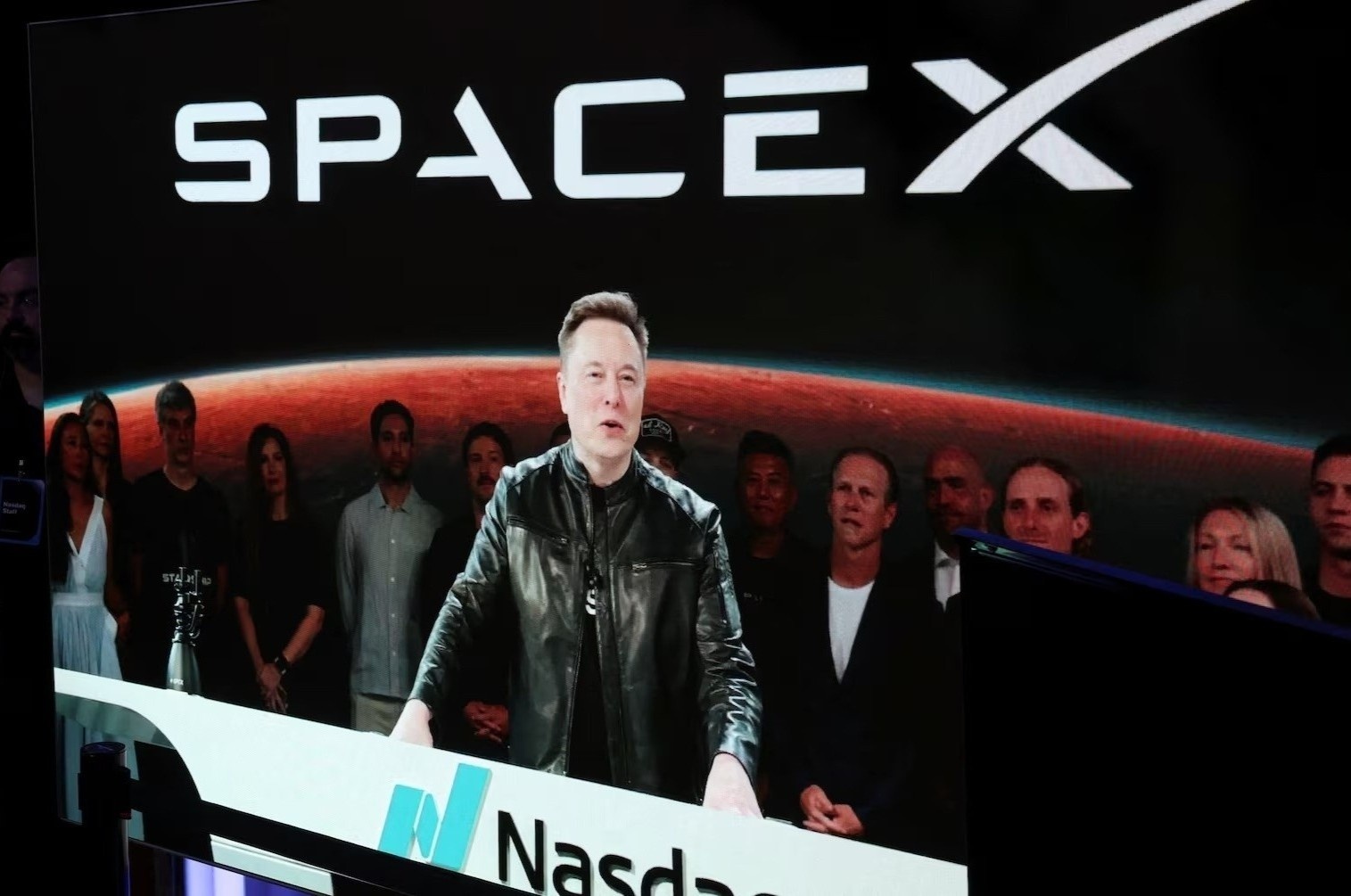 SpaceX chịu áp lực mới