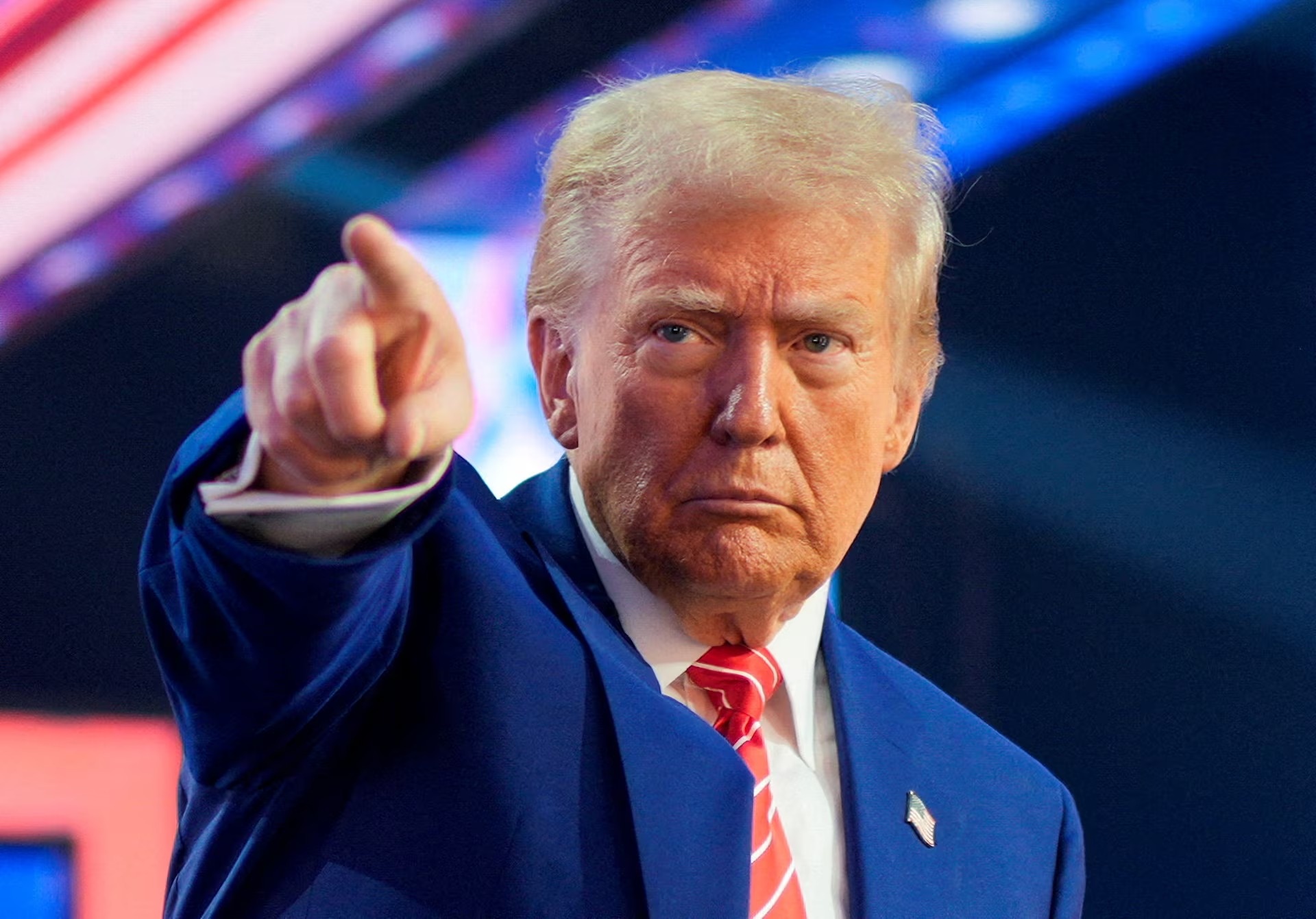 Ông Trump dọa áp thuế 50% thêm nhiều hàng hóa Canada
