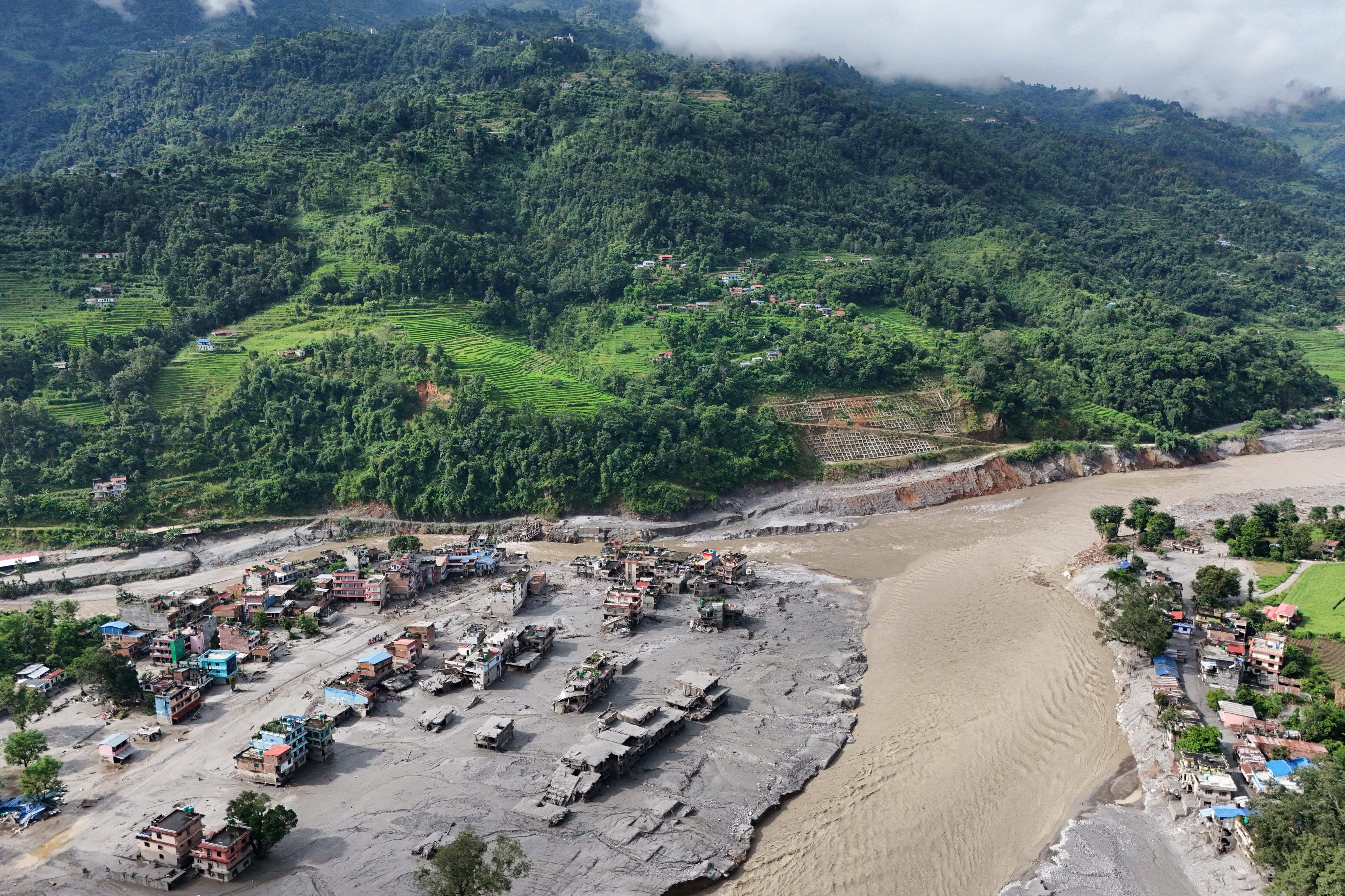 Việt Nam gửi điện thăm hỏi Trung Quốc và Nepal về thiên tai