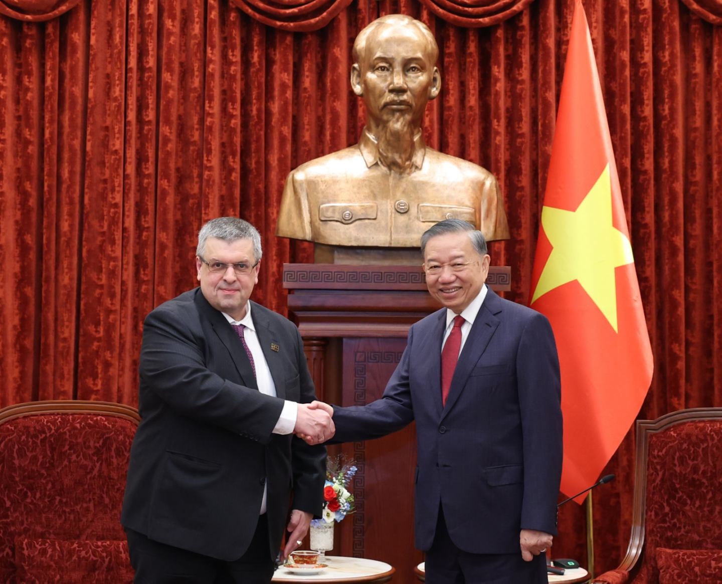 Tổng B&iacute; thư ảnh 4