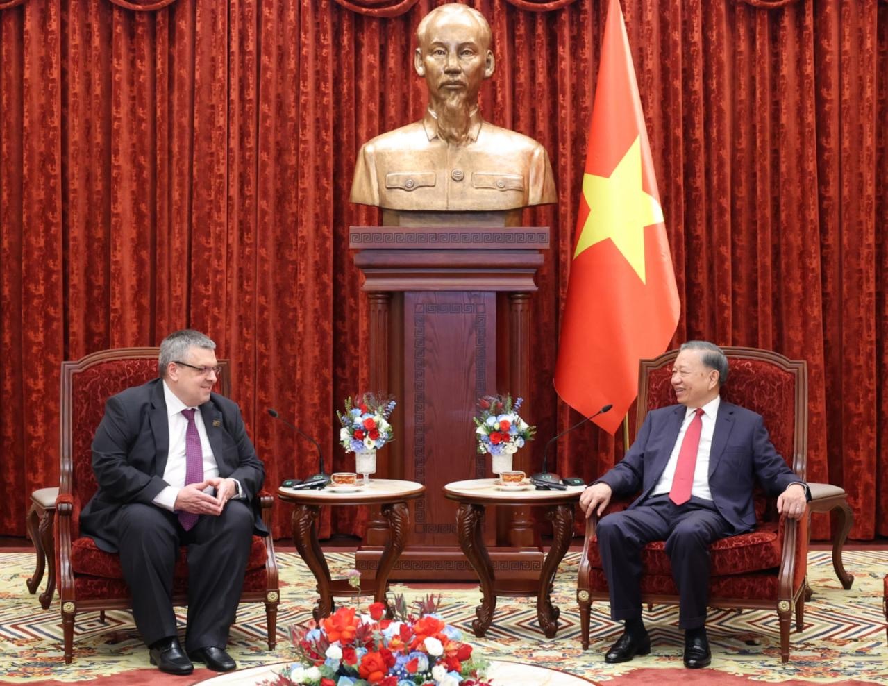 Tổng B&iacute; thư ảnh 1