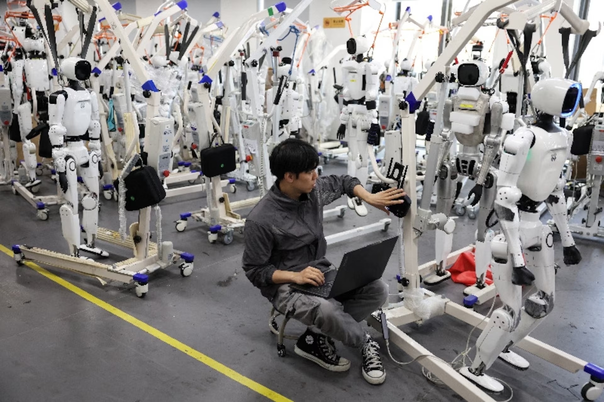 robot h&igrave;nh người ảnh 1