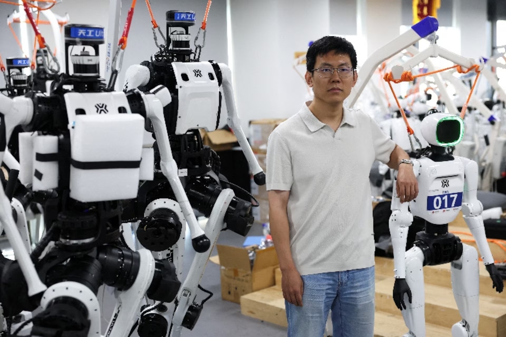 robot h&igrave;nh người ảnh 2