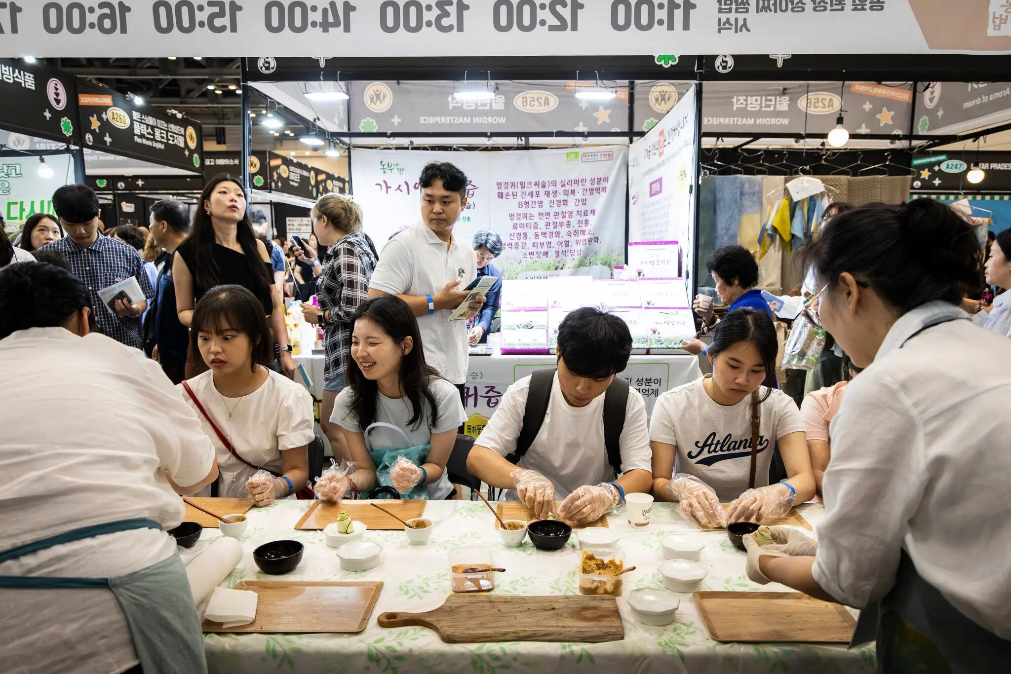 Giới trẻ Hàn Quốc mua 'bình yên'