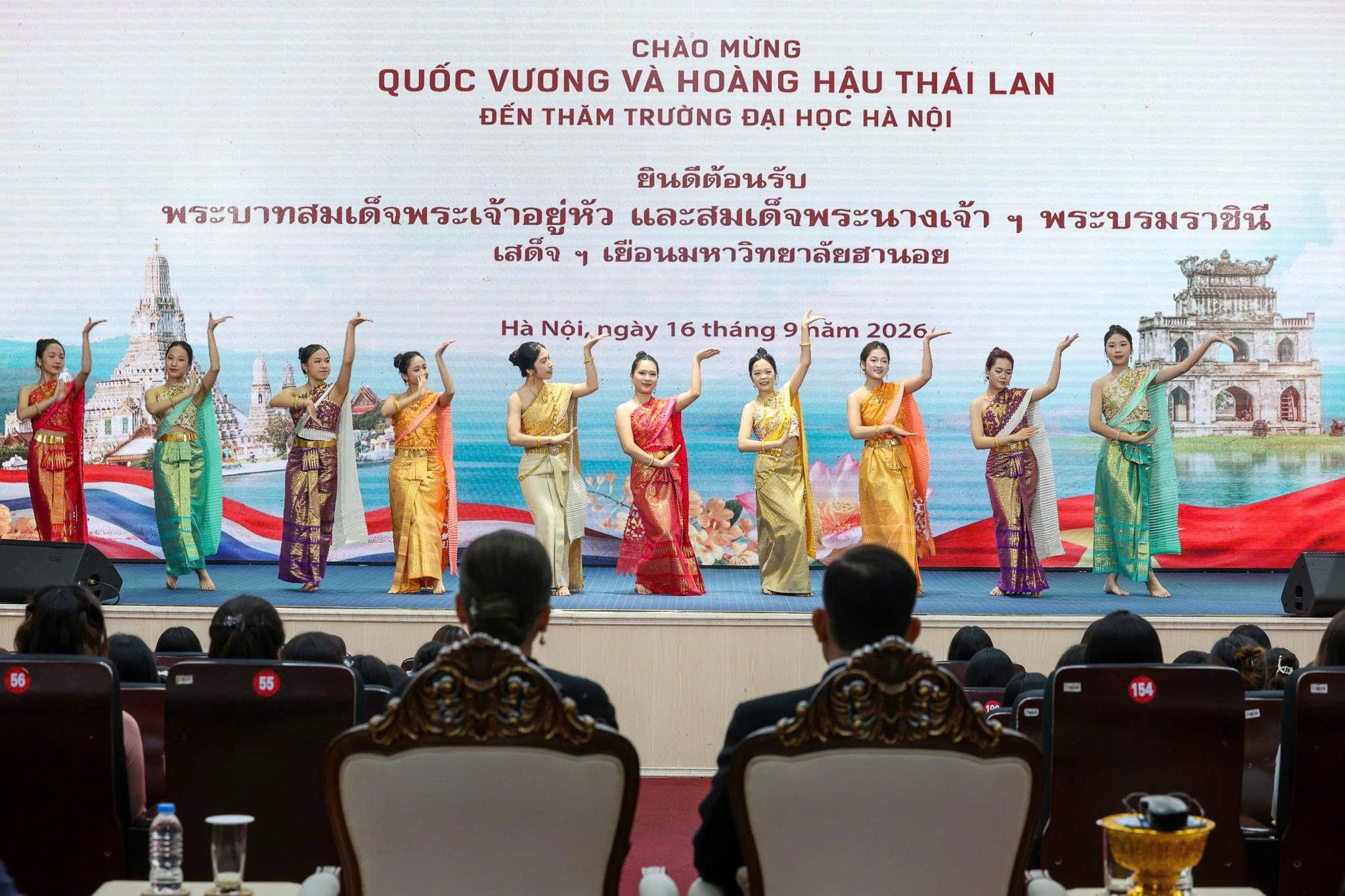 Nh&agrave; vua Th&aacute;i Lan ảnh 2