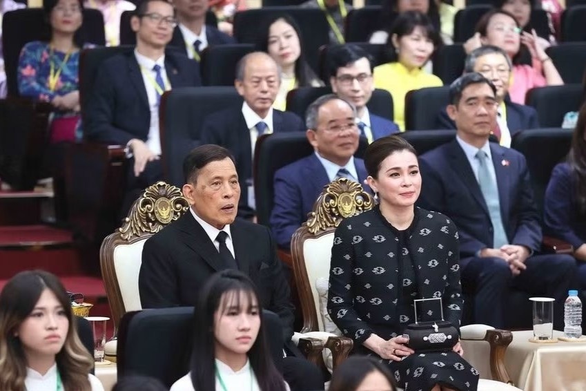 Nhà vua, Hoàng hậu Thái Lan thăm Trung tâm Ngôn ngữ và Văn hóa Thái Lan