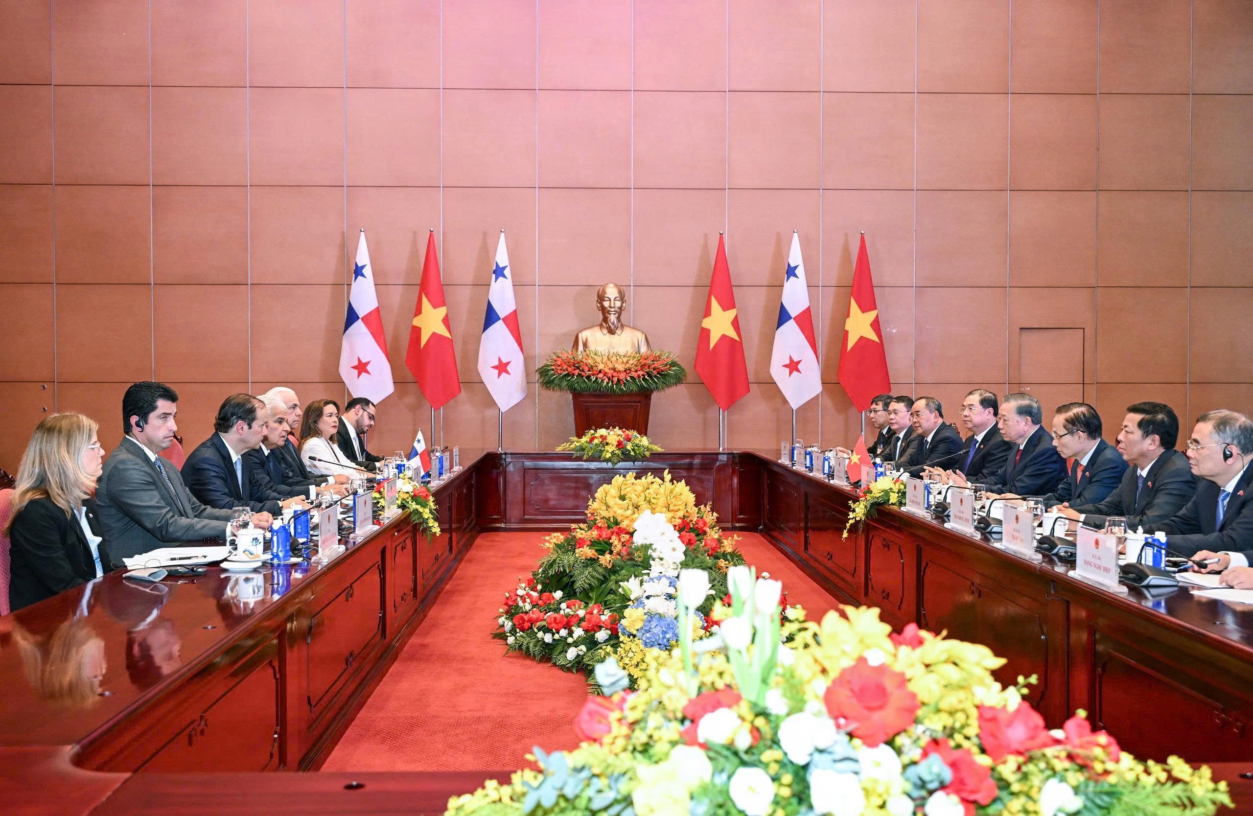 President of Panama (image 1) Tổng thống Panama ảnh 1