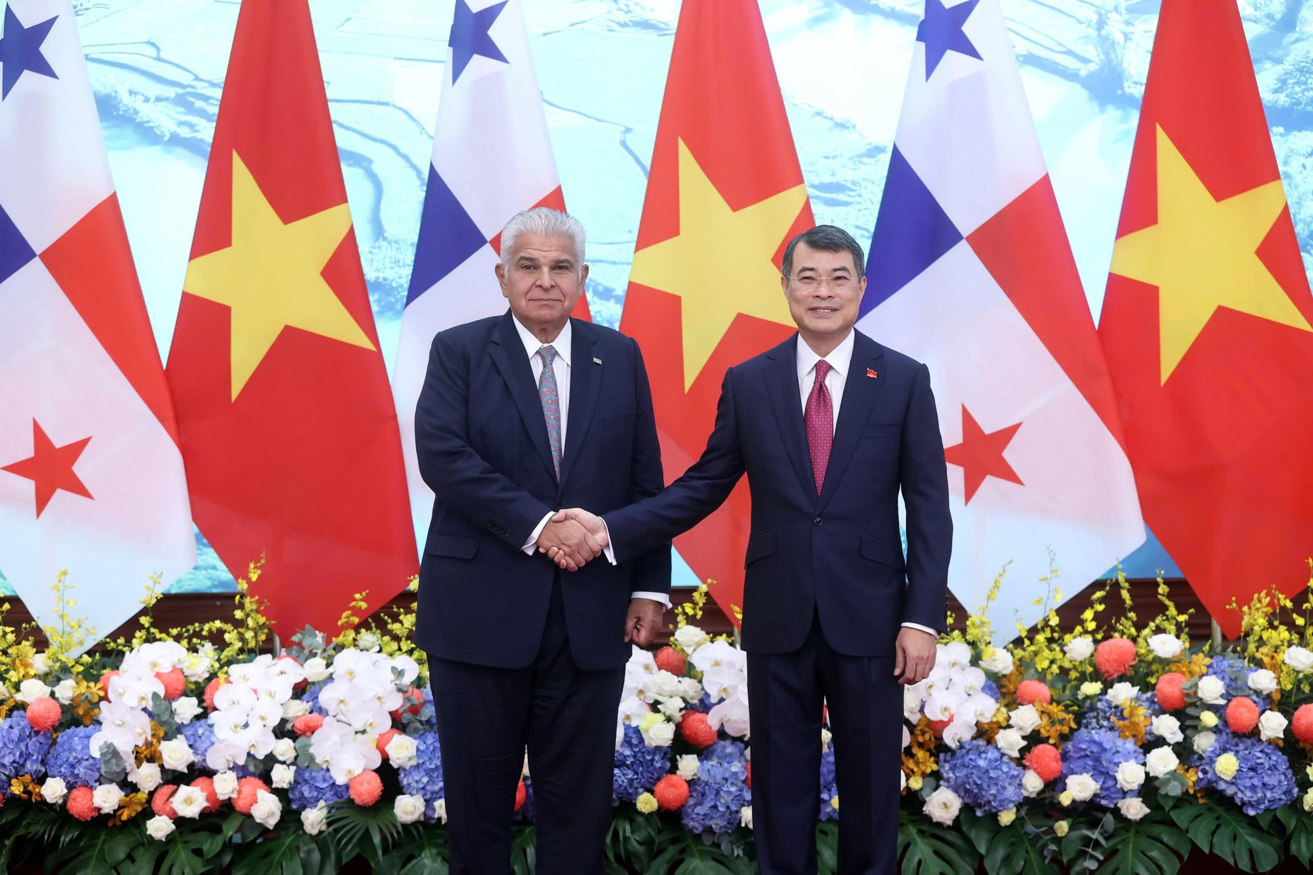 Thủ tướng, Chủ tịch Quốc hội hội kiến Tổng thống Panama