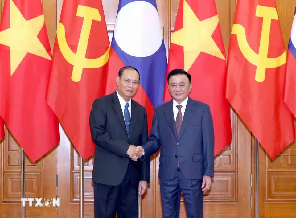 Việt Nam-Lào đẩy nhanh các dự án kết nối giao thông, năng lượng