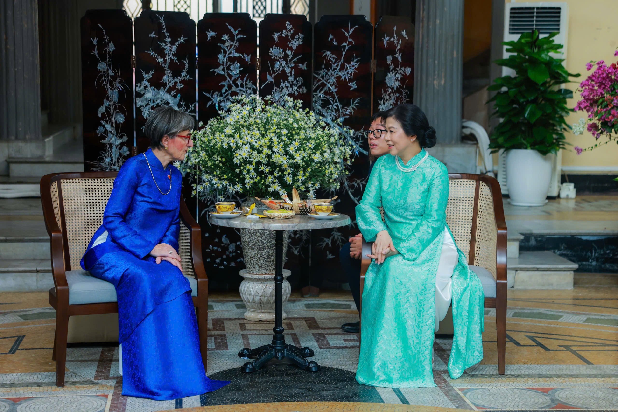 Phu nh&acirc;n Tổng thống ảnh 19