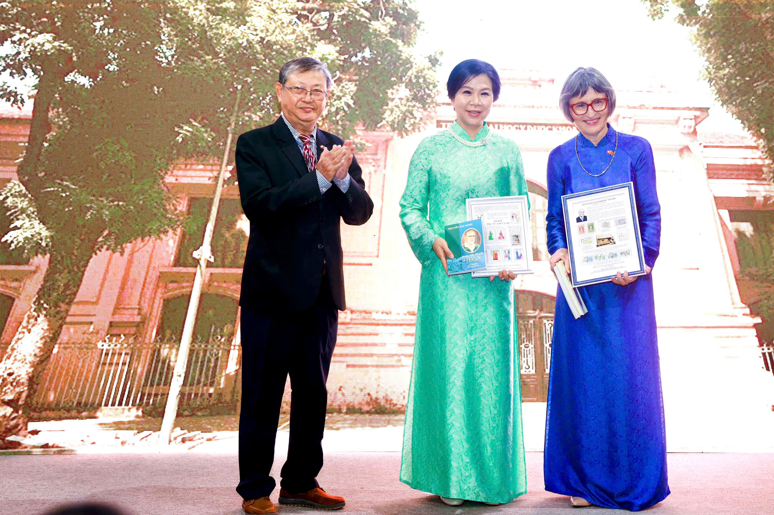 Phu nh&acirc;n Tổng thống ảnh 8