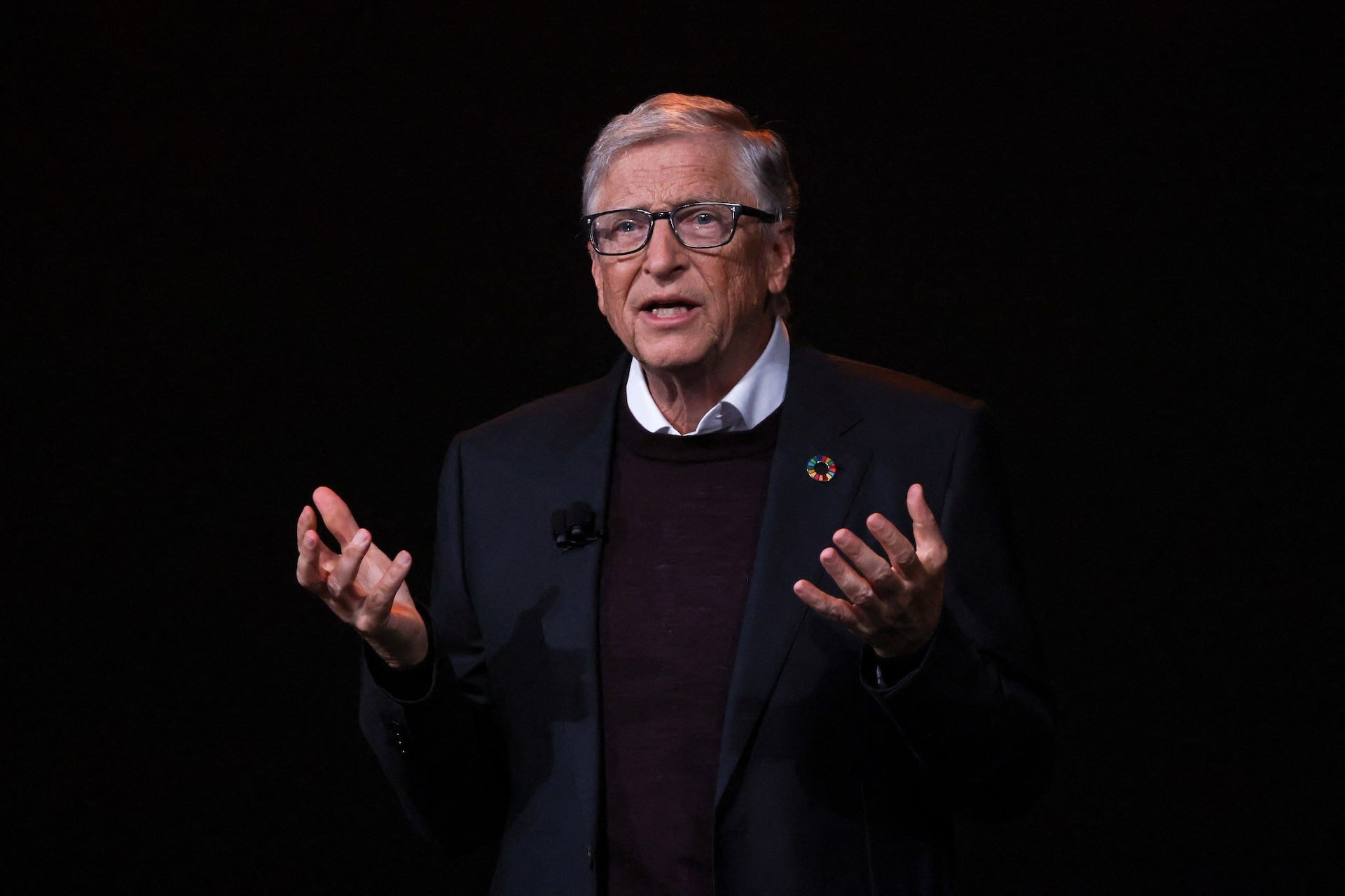 Bill Gates cảnh báo 20 năm xáo trộn trước thời kỳ sung túc nhờ AI