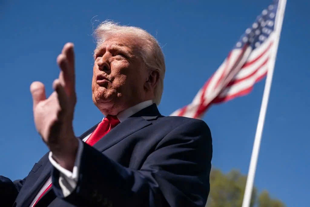 Ông Trump nói ngành dầu khí Mỹ đang ‘kiếm bộn tiền’