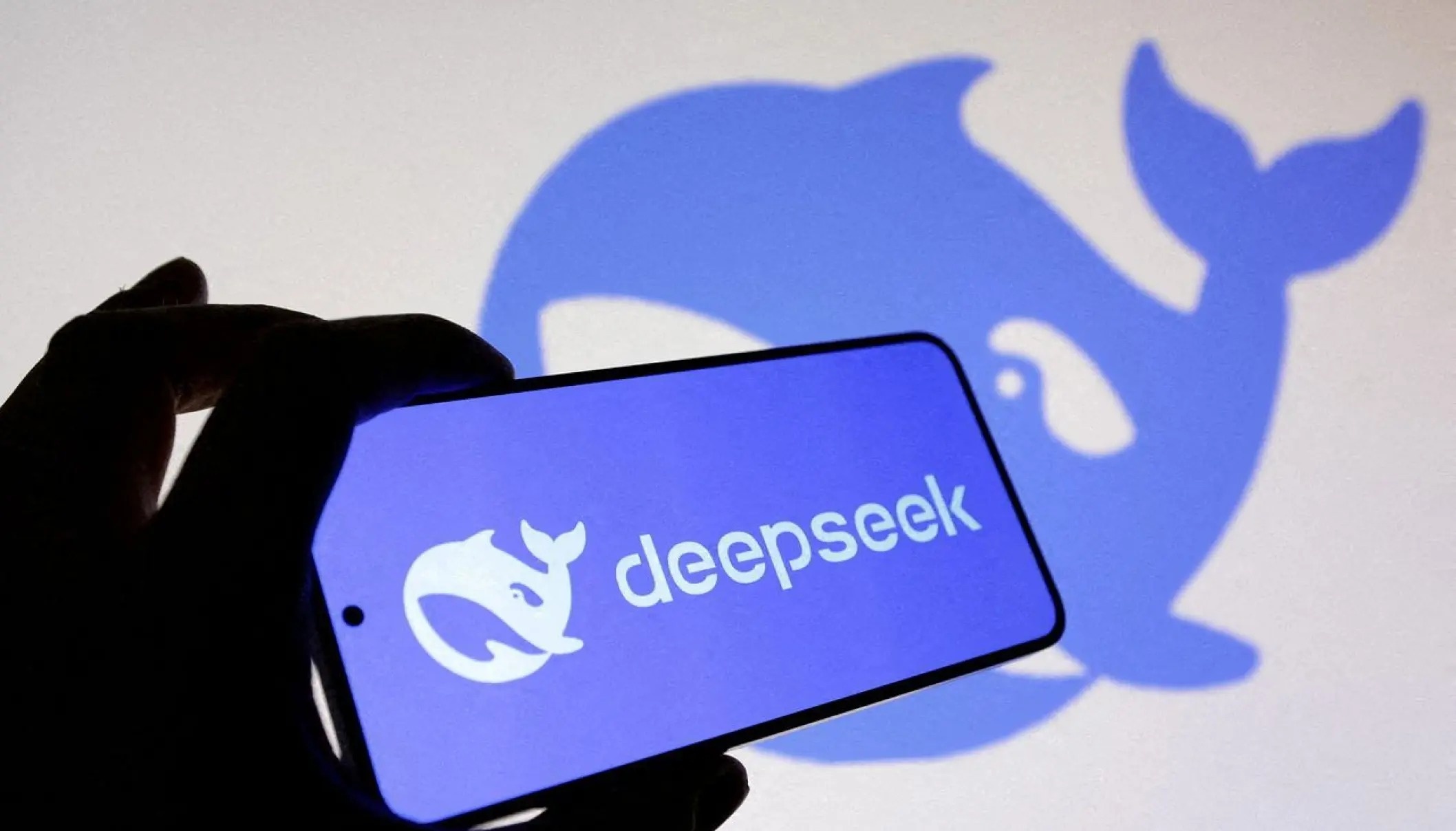 Huawei, DeepSeek bị nghi dùng sách lậu để huấn luyện AI