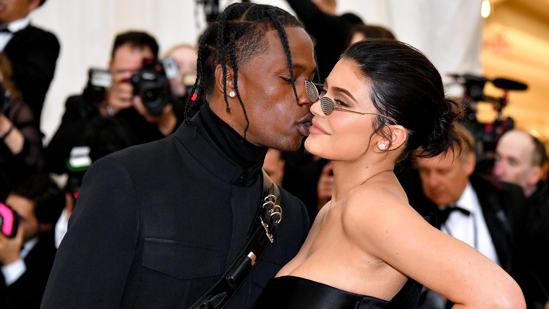 Travis Scott nói yêu Kylie Jenner ảnh 1 Travis Scott noi yeu Kylie Jenner anh 1