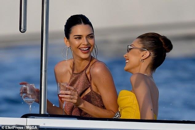 Bella Hadid va Kendall Jenner anh 5