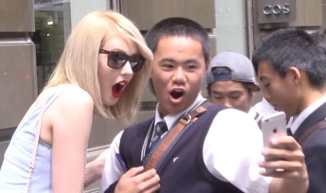 Gia lam Taylor Swift, nhom nguoi danh lua khan gia tren pho gay cuoi hinh anh