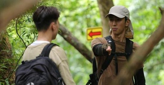 Cac doi xay ra tranh cai, bat hoa trong tap 4 Cuoc dua ky thu hinh anh