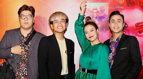 Nguoi dung sau 'De Mi noi cho ma nghe' la ai? hinh anh