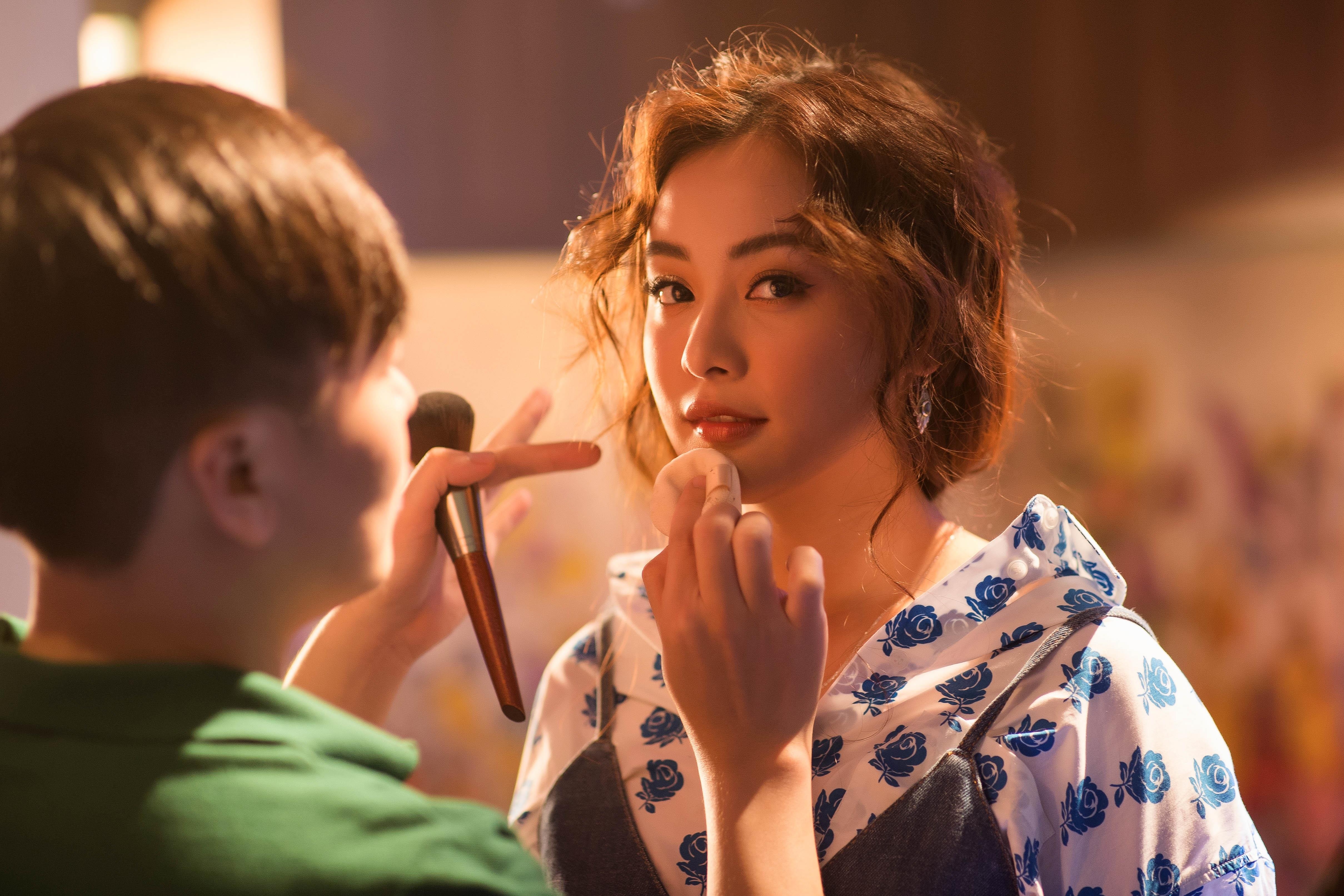 Sao nu Thai Lan cua ‘Thien tai bat hao’ sang Viet Nam dong MV hinh anh