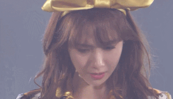 San khau dam nuoc mat cua SNSD khi khong con day du 9 co gai hinh anh