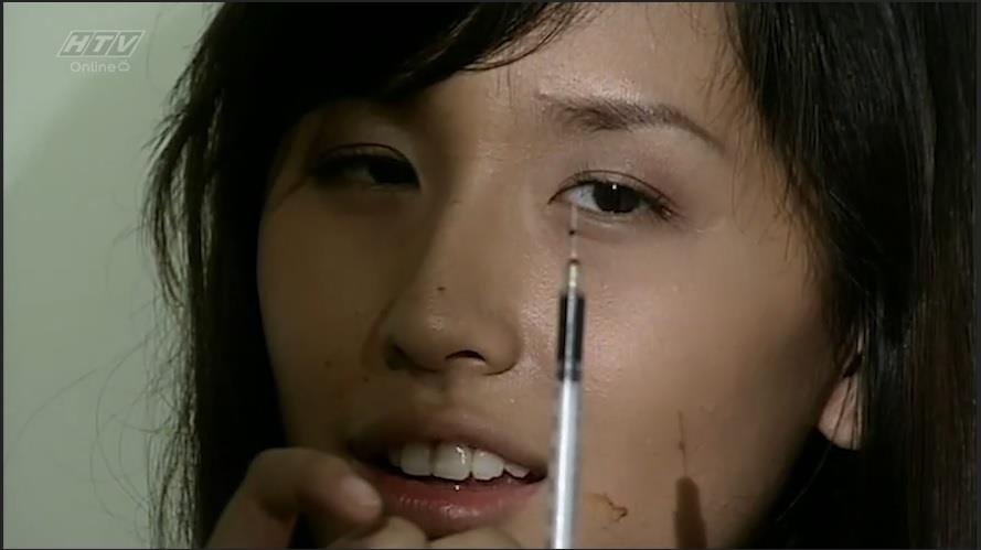 Hoa hau Mai Phuong Thuy dong canh nghien ngap nam 19 tuoi hinh anh