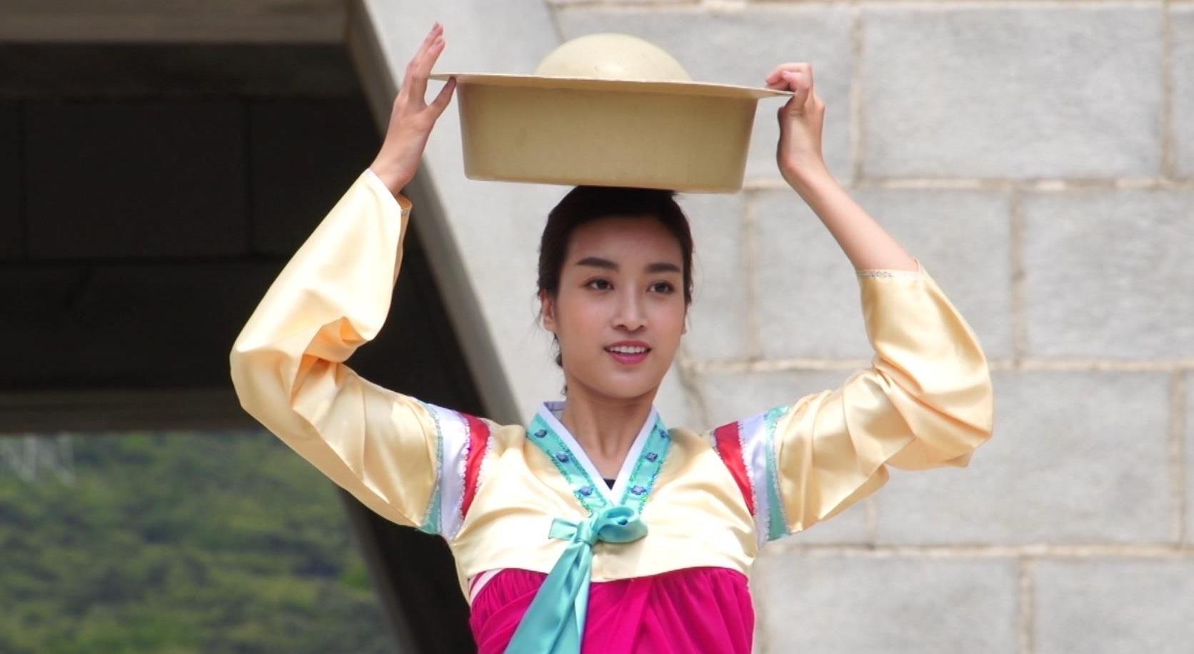 Do My Linh duoc khen, H'Hen Nie gay cuoi khi mua o Cuoc dua ky thu hinh anh