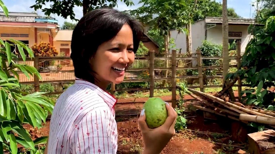 H'Hen Nie ve que xoi dat, trong rau hinh anh