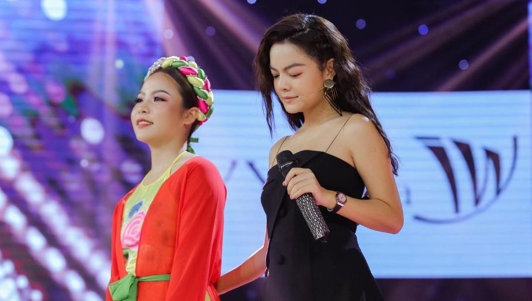 Pham Quynh Anh hat lai hit 'Bui bay vao mat' hinh anh