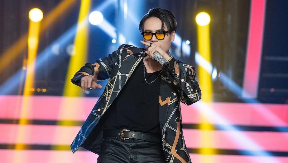 Vo Tan Phat bi che khi hat 'Hay trao cho anh' hinh anh