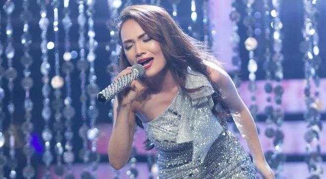 Nhat Thuy hat gia giong 10 ca si Viet hinh anh