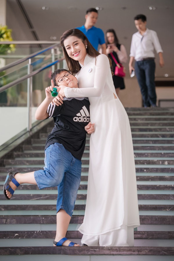 em trai a hau huyen my anh 10