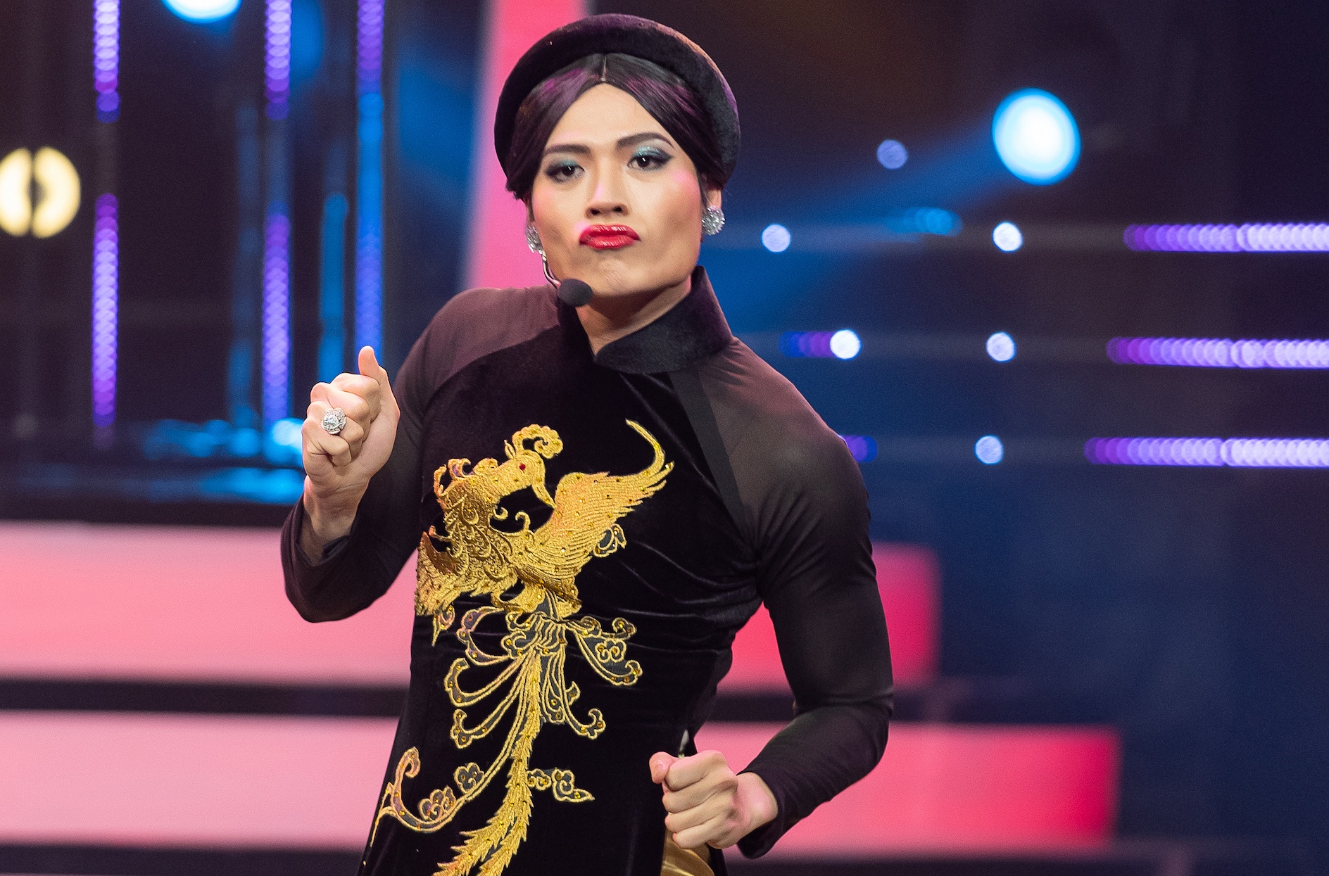 Thi sinh gia lam NSUT Hoai Linh gay cuoi hinh anh