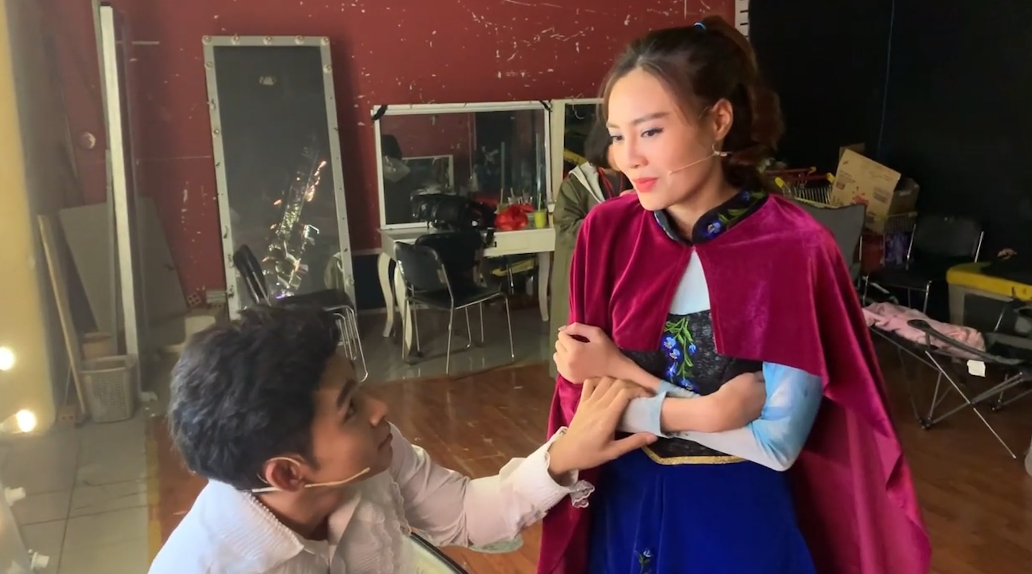 Ninh Duong Lan Ngoc xin loi sau vu dang clip Jun Pham thay trang phuc hinh anh