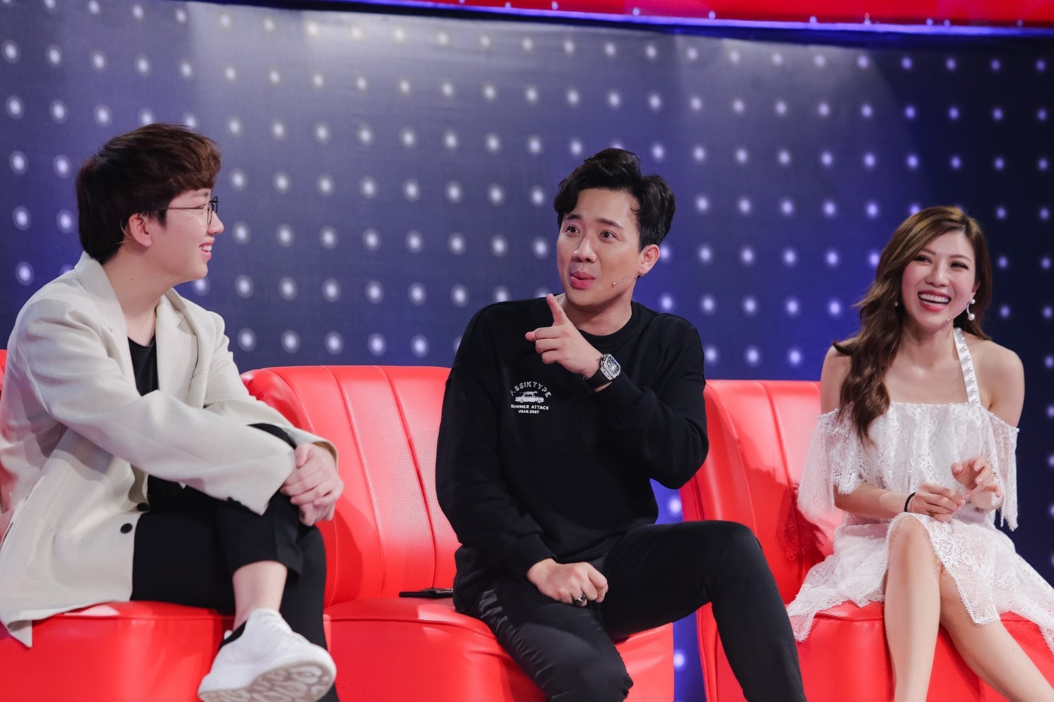 Tran Thanh lien tuc nhan thi sinh la con gai tren song truyen hinh hinh anh