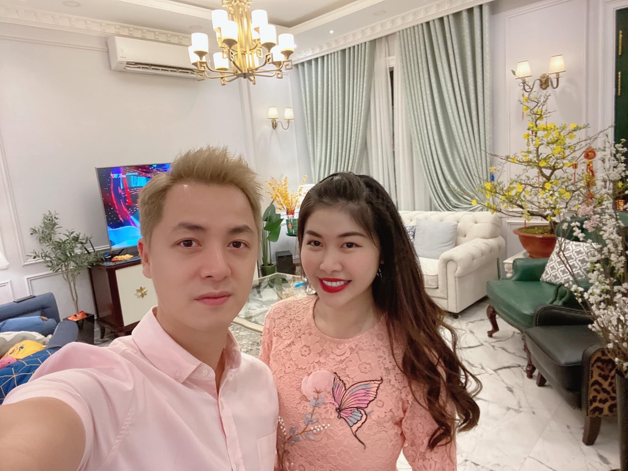 Ben trong biet thu 2 trieu USD cua ca si Dang Khoi ngay Tet hinh anh