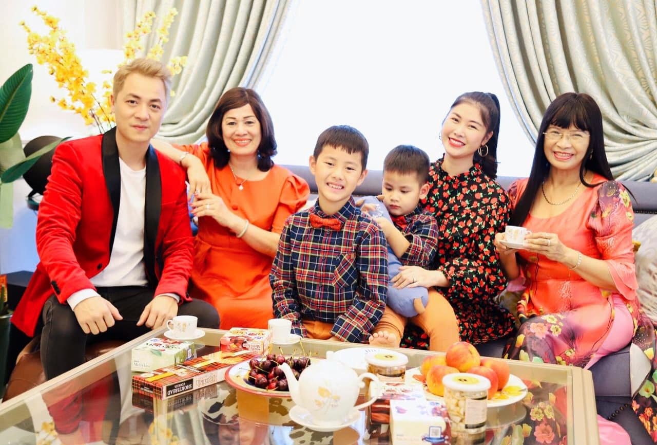 vo chong dang khoi don tet anh 1