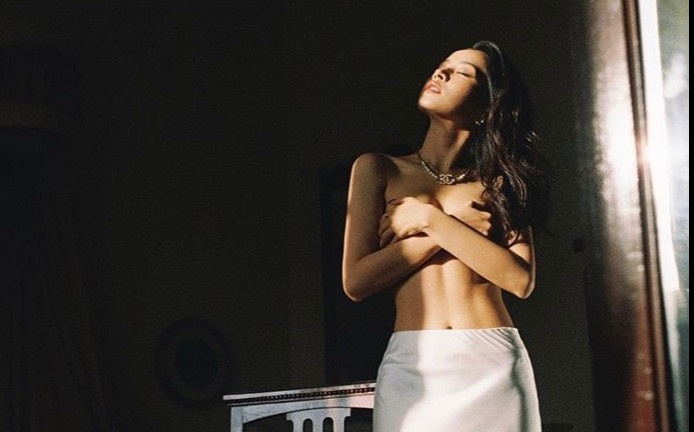 Chi Pu dang anh ban nude ngay mung 1 Tet hinh anh