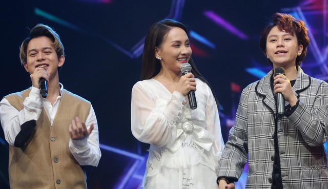 Bao Thanh, Thu Quynh va dan dien vien 'Ve nha di con' hat 'Papa' hinh anh
