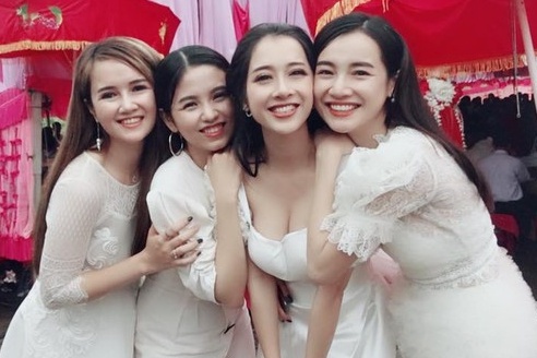 Ngoai hinh noi bat cua em trai, em gai sao Viet hinh anh