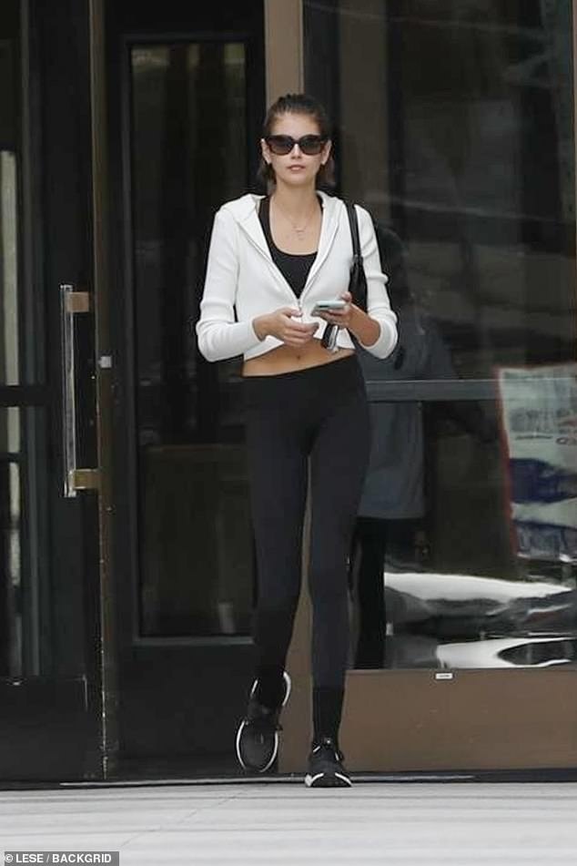 Kaia Gerber phủ nhận mang thai ảnh 4 Kaia Gerber phu nhan mang thai anh 4