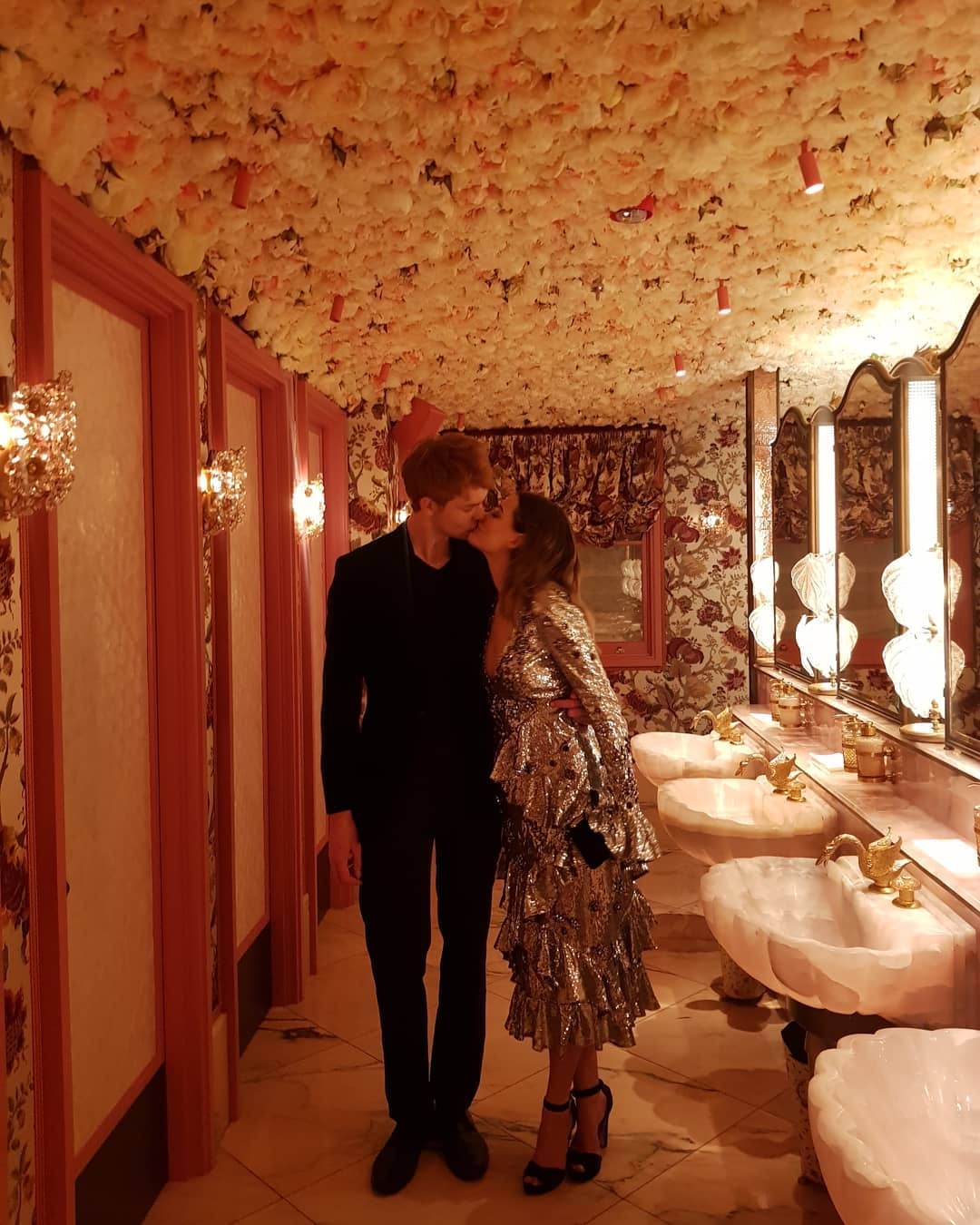 Emma Mackey sex education anh 11